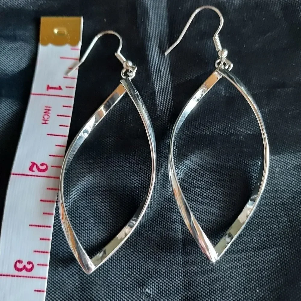 SILVER TWISTED DROP DANGLE EARRINGS
